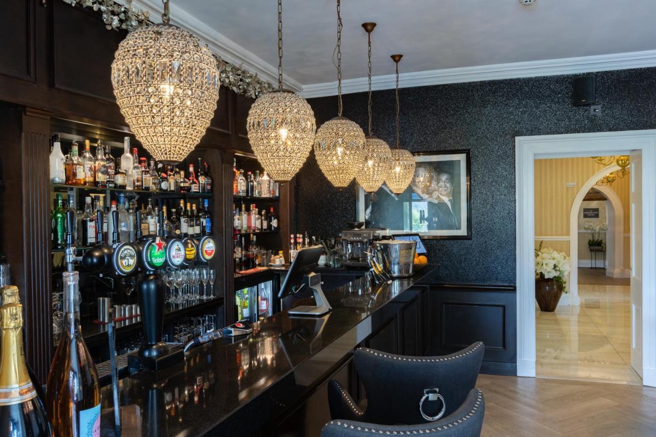 באונס-און-ווינדרמיר Lakes Hotel & Spa מראה חיצוני תמונה The bar at the hotel
