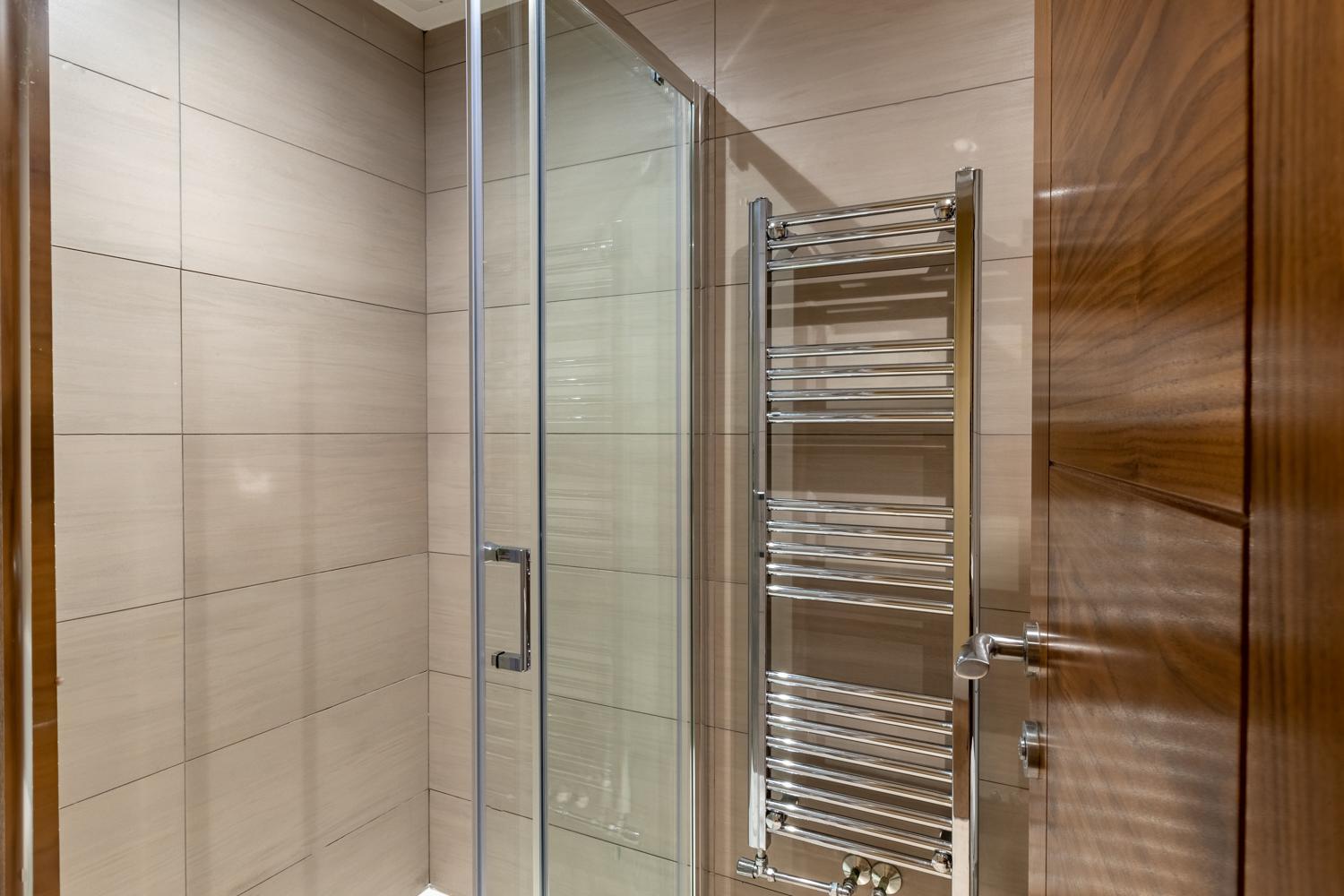באונס-און-ווינדרמיר Lakes Hotel & Spa חדר תמונה A heated towel rail