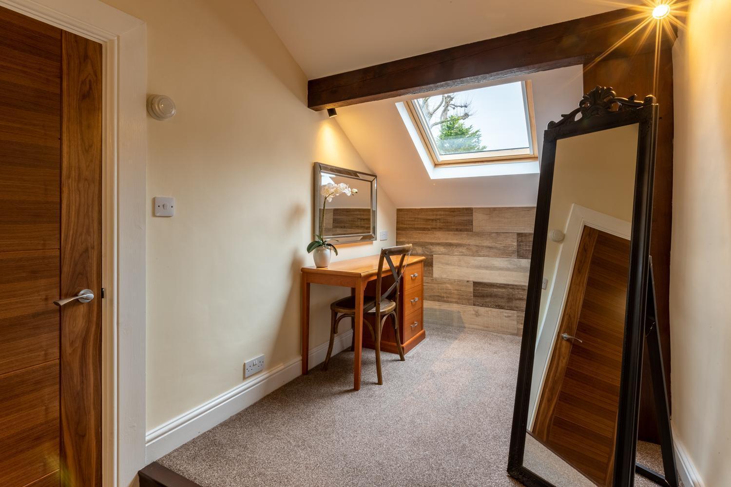 באונס-און-ווינדרמיר Lakes Hotel & Spa חדר תמונה The dressing room at The Old Vicarage